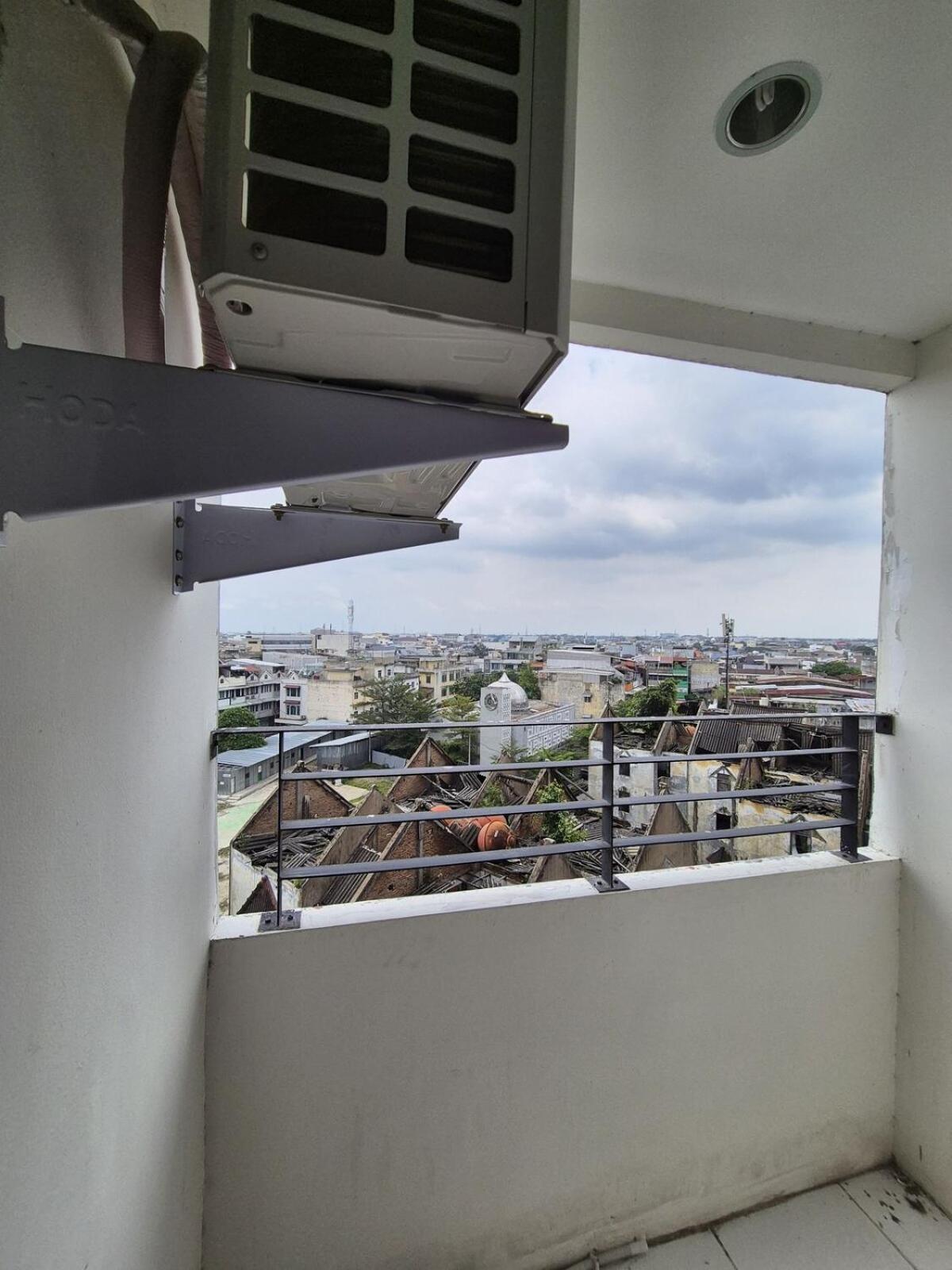 Santorini Stay, Mega Mas Medan
