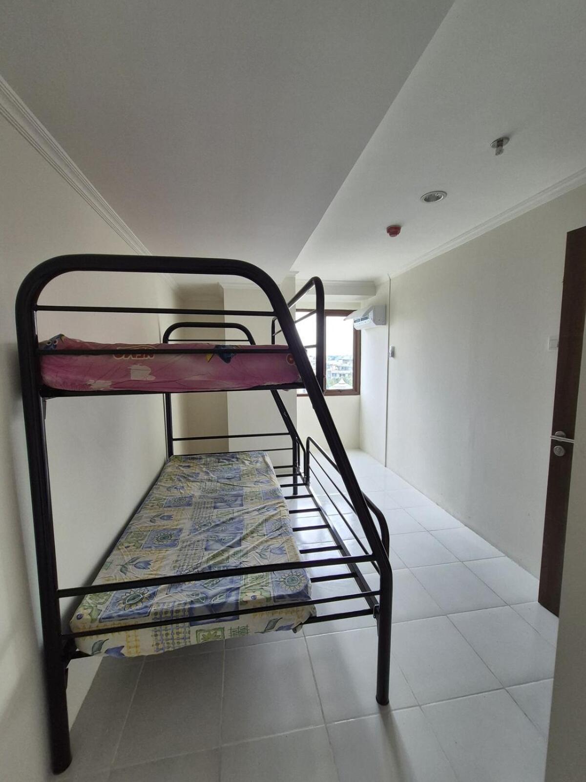 Santorini Stay, Mega Mas Apartemen